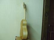 Chitarra battente with flat back plate